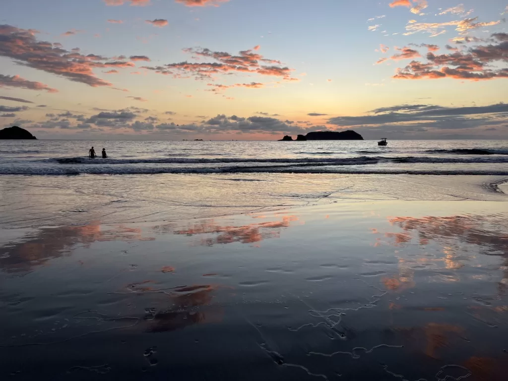 the beautiful sunset from Playa Espadilla Norte, where I suggest visitors to the park should watch the sunset.